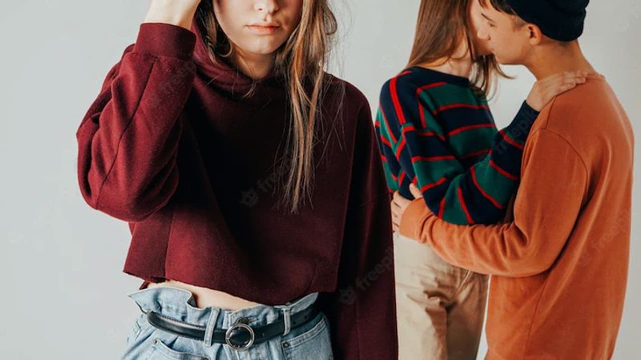 ब्लैक डायरी: तलाकशुदा महिला ने कई बार किया फोन सेक्स लेकिन अब... ब्लैक डायरी: तलाकशुदा महिला ने कई बार किया फोन सेक्स लेकिन अब...