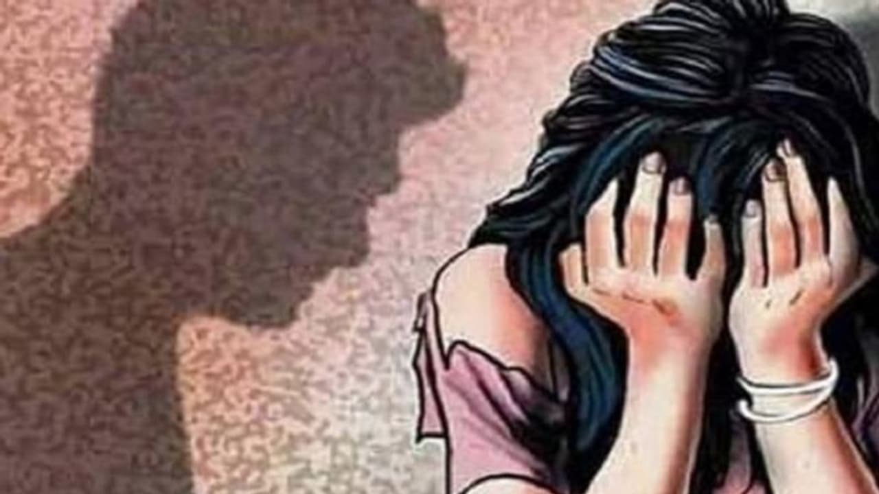 मेरठ में देवर ने किया भाभी से दुष्कर्म, शिकायत करने पर पति ने महिला की कर डाली ऐसी हालत मेरठ में देवर ने किया भाभी से दुष्कर्म, शिकायत करने पर पति ने महिला की कर डाली ऐसी हालत