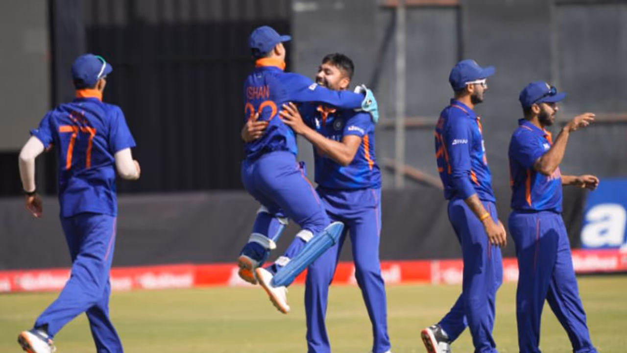 ব্যর্থ গেল সিকন্দর রাজার শতরান, ১৩ রানে তৃতীয় ম্য়াচ জিতে জিম্বাবোয়েকে চুনকাম করল ভারত ব্যর্থ গেল সিকন্দর রাজার শতরান, ১৩ রানে তৃতীয় ম্য়াচ জিতে জিম্বাবোয়েকে চুনকাম করল ভারত