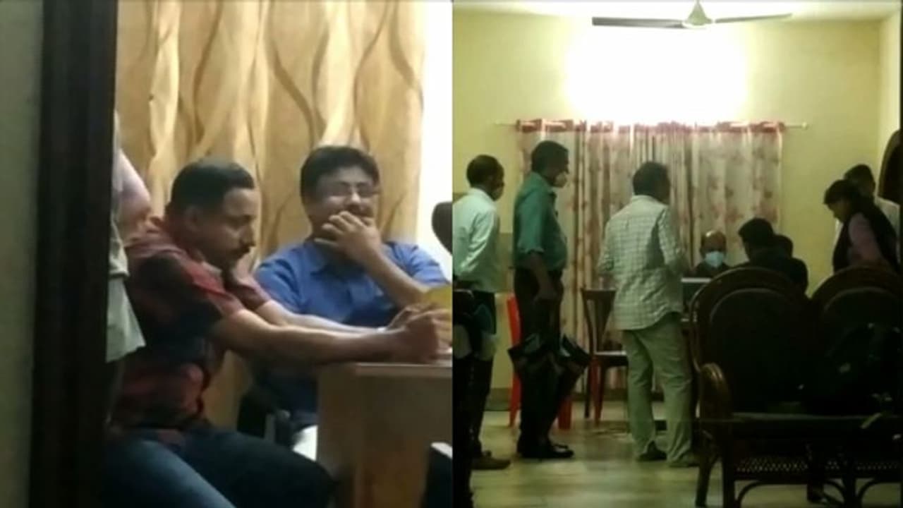 ശസ്ത്രക്രിയ നടത്താൻ കൈക്കൂലി വാങ്ങിയ ഡോക്ടര് കോട്ടയത്ത് വിജിലൻസിൻ്റെ പിടിയിൽ ശസ്ത്രക്രിയ നടത്താൻ കൈക്കൂലി വാങ്ങിയ ഡോക്ടര് കോട്ടയത്ത് വിജിലൻസിൻ്റെ പിടിയിൽ