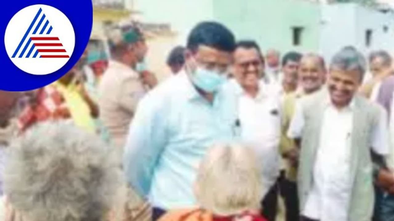 ಈ ಹಳ್ಳಿಗೆ ಯಾರೂ ಹೆಣ್ಣು ಕೊಡೋದಿಲ್ಲ; ಇಲ್ಲಿನ ಹೆಣ್ಣನ್ನು ಯಾರೂ ಮದುವೆ ಮಾಡಿಕೊಳ್ಳುವುದಿಲ್ಲ! ಈ ಹಳ್ಳಿಗೆ ಯಾರೂ ಹೆಣ್ಣು ಕೊಡೋದಿಲ್ಲ; ಇಲ್ಲಿನ ಹೆಣ್ಣನ್ನು ಯಾರೂ ಮದುವೆ ಮಾಡಿಕೊಳ್ಳುವುದಿಲ್ಲ!