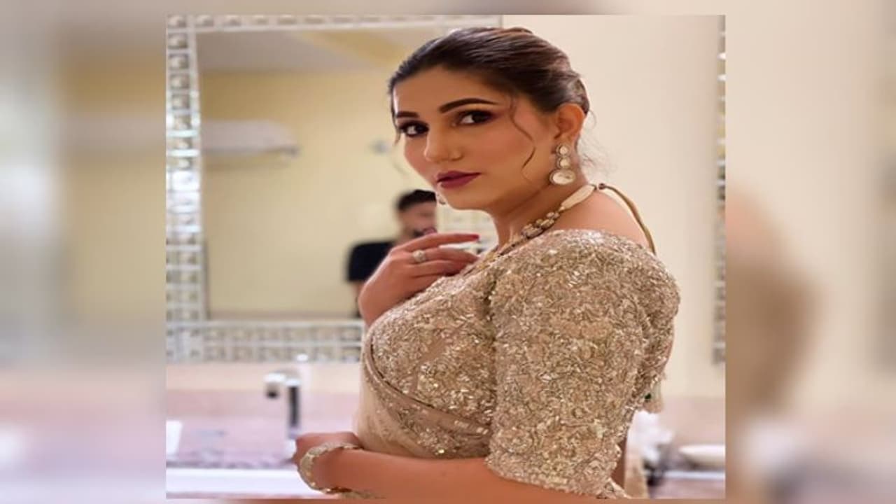 বিখ্যাত নৃত্যশিল্পী স্বপ্না চৌধুরীকে গ্রেফতারের নির্দেশ, চুক্তিভঙ্গ ও প্রতারণার অভিযোগে দায়ের মামলা