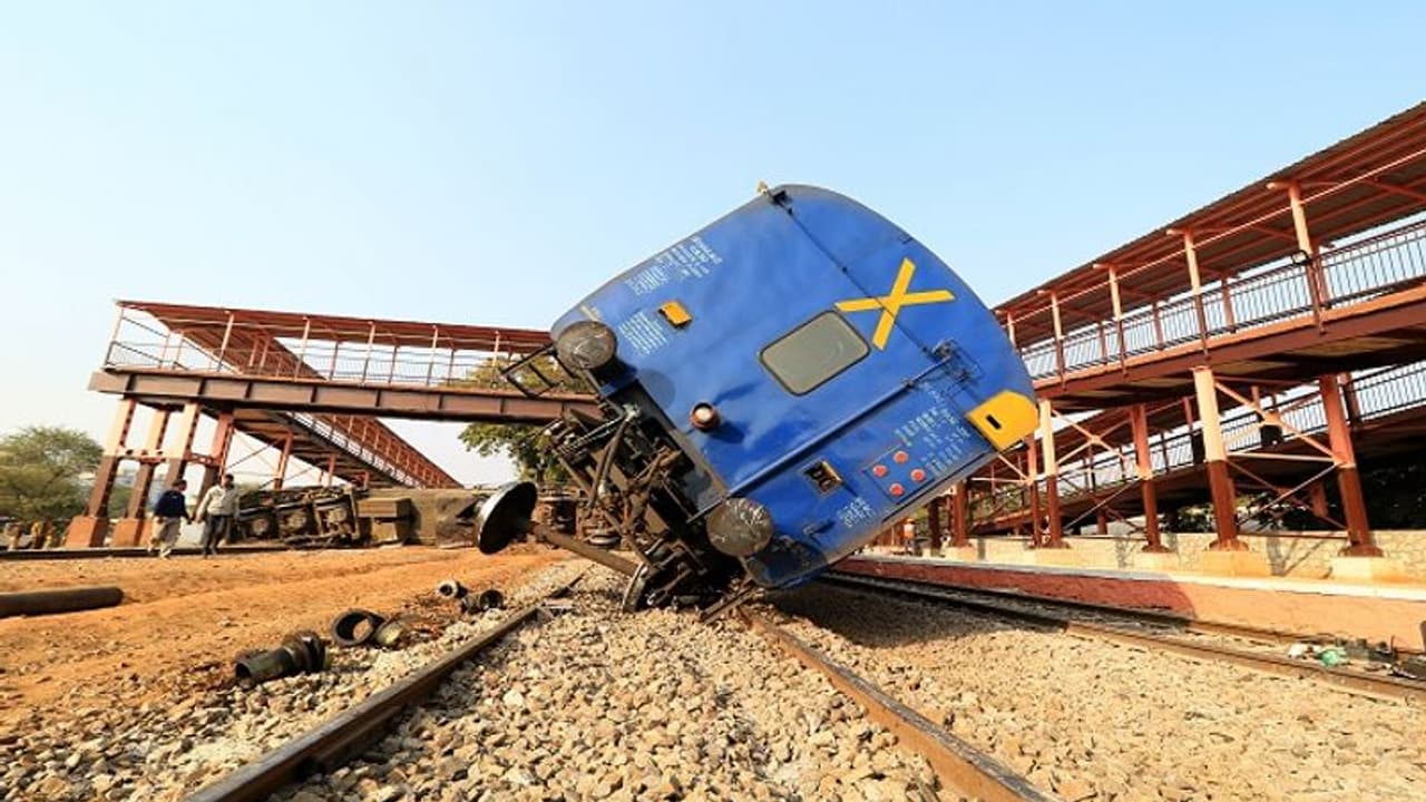 Shivnath Express train on way to Nagpur derails in Chhattisgarh; no casualties reported Shivnath Express train on way to Nagpur derails in Chhattisgarh; no casualties reported