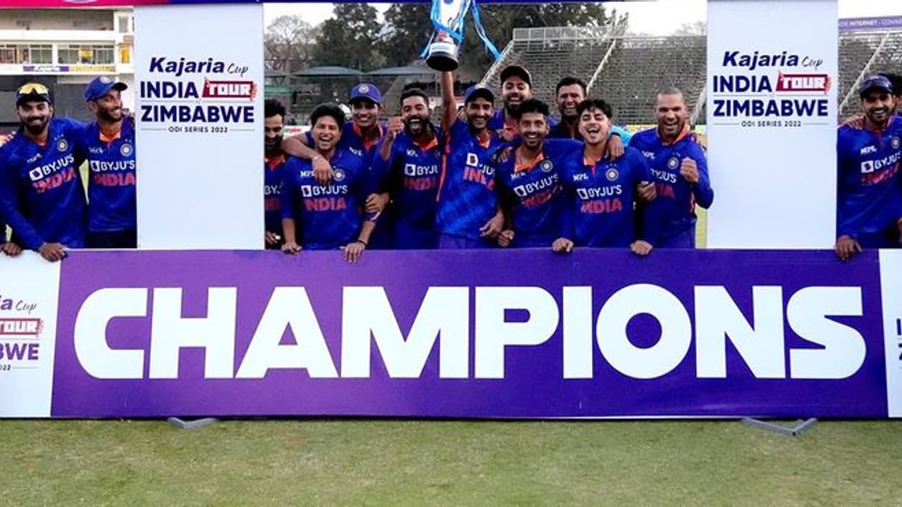 जश्न में डूबी टीम इंडिया: इस पंजाबी गाने पर आपने खिलाड़ियों का यह डांस नहीं देखा तो समझो कुछ नहीं देखा...