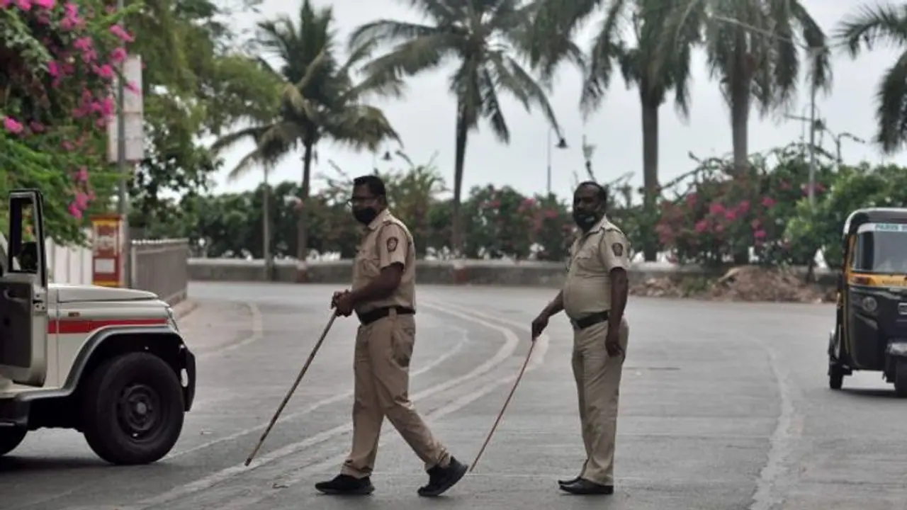 Mumbai on high alert as central agencies warn of terror attacks, security intensifies Mumbai on high alert as central agencies warn of terror attacks, security intensifies