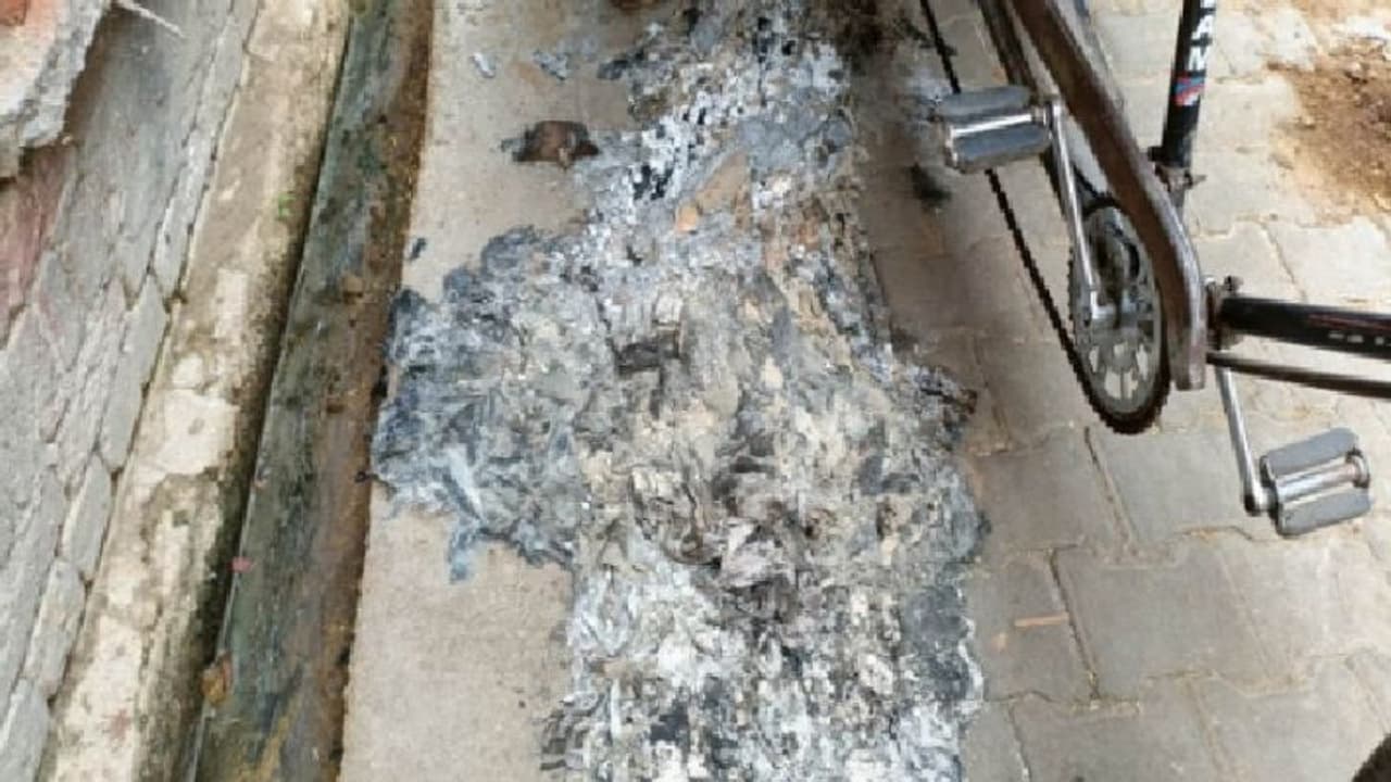 फिरोजाबाद में युवक का मर्डर कर गली में फेंका शव, परिजनों ने इस बात को लेकर जताया हत्या का शक