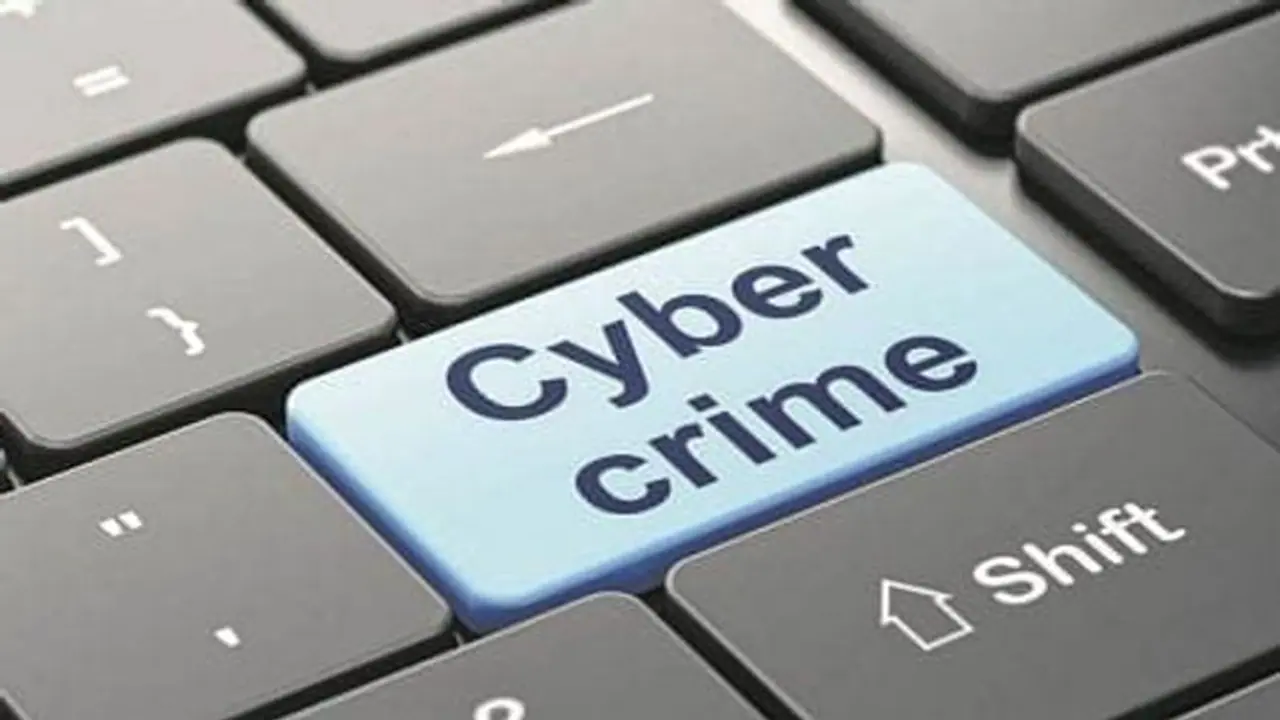 కొంపముంచిన వాట్సాప్ మెసేజ్.. రూ.21లక్షలు పోగొట్టుకున్న రిటైర్డ్ టీచర్...