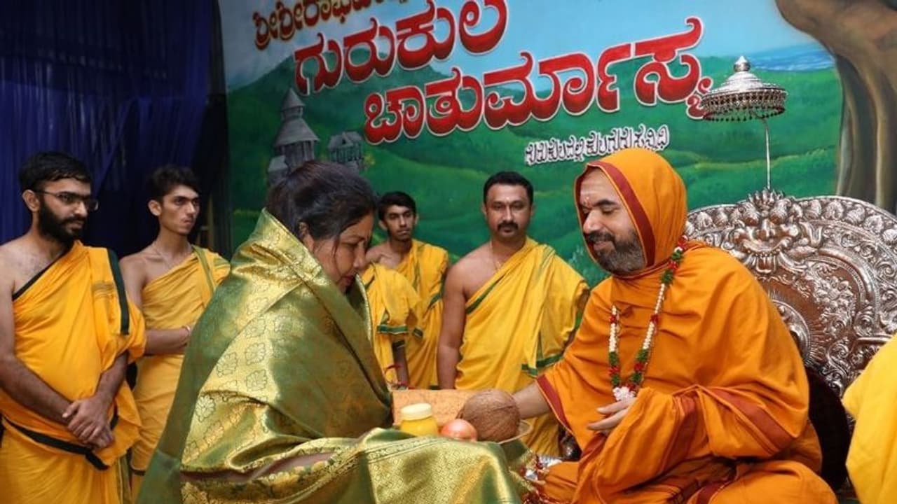 ಪರಹಿತಕ್ಕಾಗಿ ಸ್ವಹಿತ ತ್ಯಾಗ ಮಾಡೋಣ : ರಾಘವೇಶ್ವರ ಶ್ರೀ ಪರಹಿತಕ್ಕಾಗಿ ಸ್ವಹಿತ ತ್ಯಾಗ ಮಾಡೋಣ : ರಾಘವೇಶ್ವರ ಶ್ರೀ