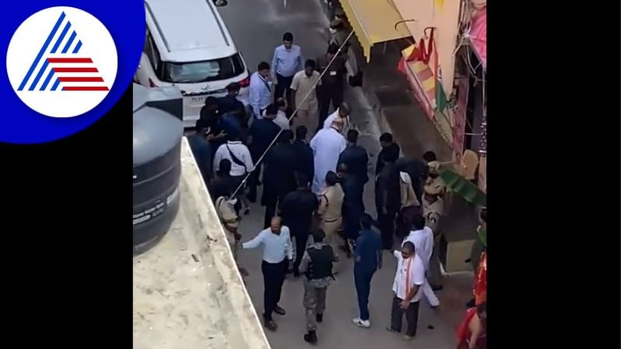 ಅಮಿತ್‌ ಶಾ ಚಪ್ಪಲಿ ಎತ್ತಿಕೊಟ್ಟ ತೆಲಂಗಾಣ ಬಿಜೆಪಿ ಮುಖ್ಯಸ್ಥ: ಗುಜರಾತಿಗಳ ಗುಲಾಮ ಎಂದ ಟಿಆರ್‌ಎಸ್‌ 