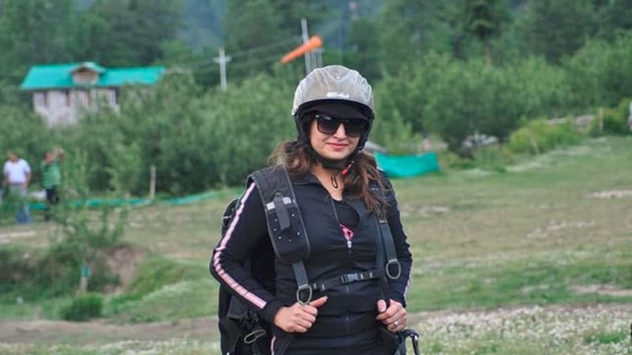 दूरदर्शन में बतौर एंकर सोनाली फोगाट ने की थी करियर की शुरुआत, बचपन से ही था एक्टिंग का शौक 