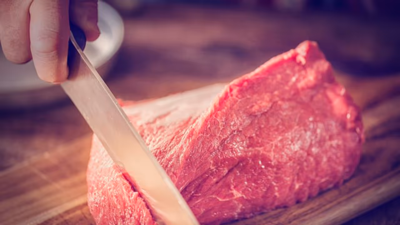 ആടിനെ അറുക്കുന്നത് സ്വപ്നം കണ്ട് സ്വന്തം ലിംഗവും വൃഷണവും മുറിച്ച് മാറ്റിയ 47 കാരന്! ആടിനെ അറുക്കുന്നത് സ്വപ്നം കണ്ട് സ്വന്തം ലിംഗവും വൃഷണവും മുറിച്ച് മാറ്റിയ 47 കാരന്!