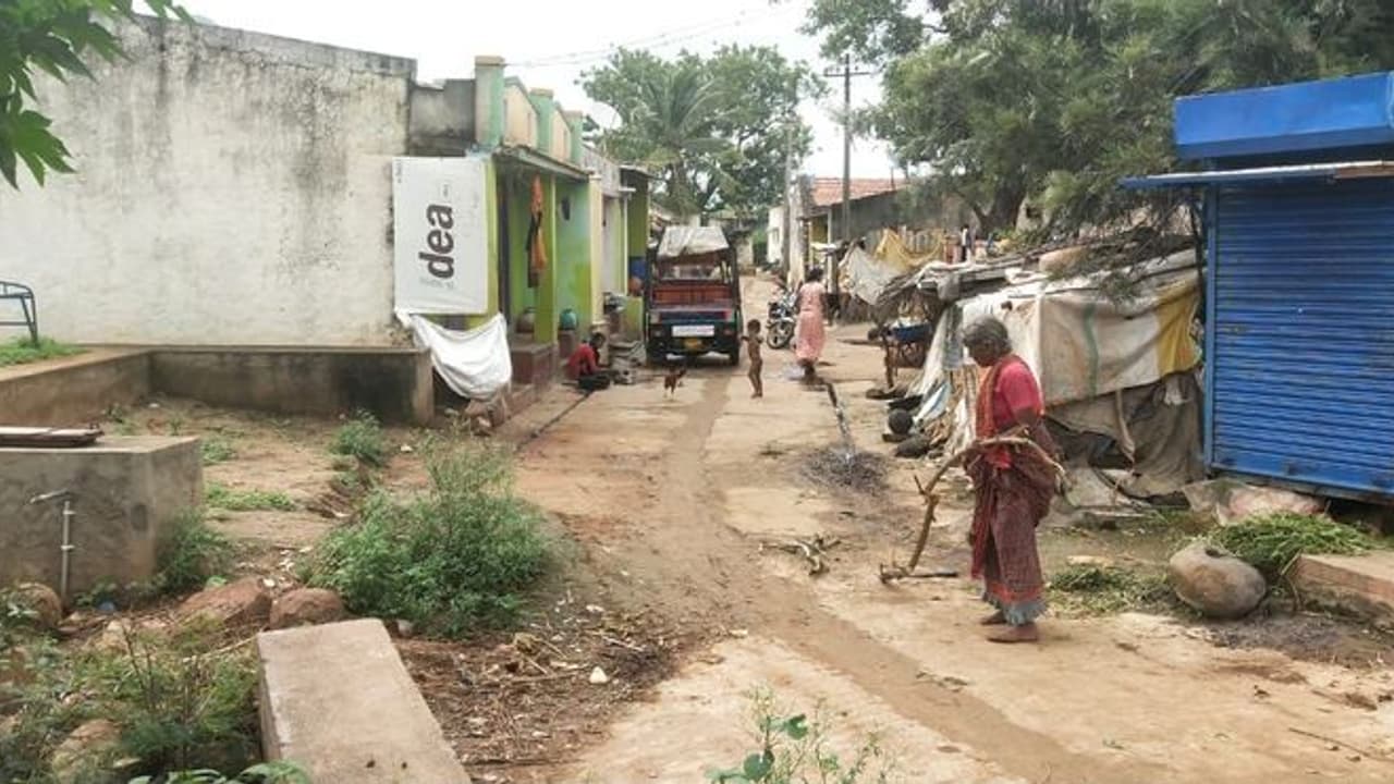 ಮೂಲಸೌಕರ್ಯ ವಂಚಿತ ಹಂಪಾಪುರ; ಇಲ್ಲಿವರೆಗೂ ಸಾರಿಗೆ ಬಸ್ ಬಂದಿಲ್ಲ! ಮೂಲಸೌಕರ್ಯ ವಂಚಿತ ಹಂಪಾಪುರ; ಇಲ್ಲಿವರೆಗೂ ಸಾರಿಗೆ ಬಸ್ ಬಂದಿಲ್ಲ!