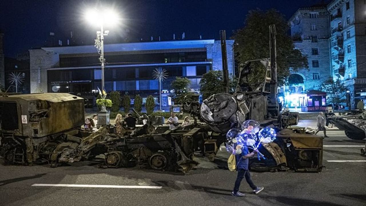 US embassy in Ukraine urges it citizens to leave if they can in new security alert