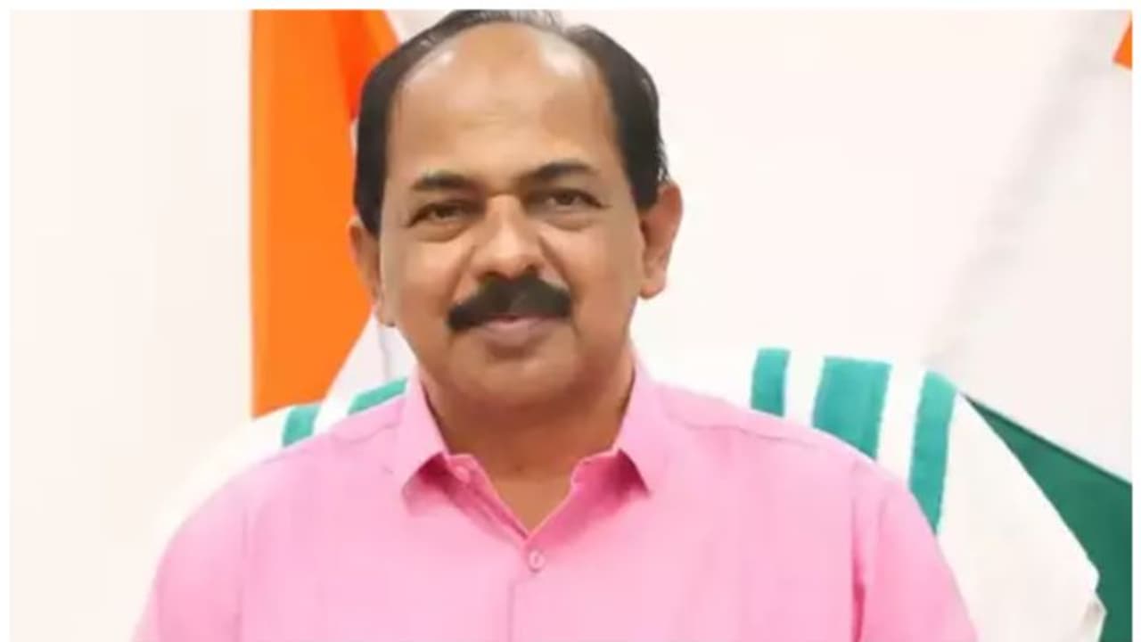 കുടുംബകേസ്, ഭക്ഷ്യമന്ത്രിയുമായി വാക്തര്ക്കത്തിലേര്പ്പെട്ട് ഇന്സ്പെക്ടര്; ഓഡിയോ പുറത്ത്, പിന്നാലെ നടപടി കുടുംബകേസ്, ഭക്ഷ്യമന്ത്രിയുമായി വാക്തര്ക്കത്തിലേര്പ്പെട്ട് ഇന്സ്പെക്ടര്; ഓഡിയോ പുറത്ത്, പിന്നാലെ നടപടി