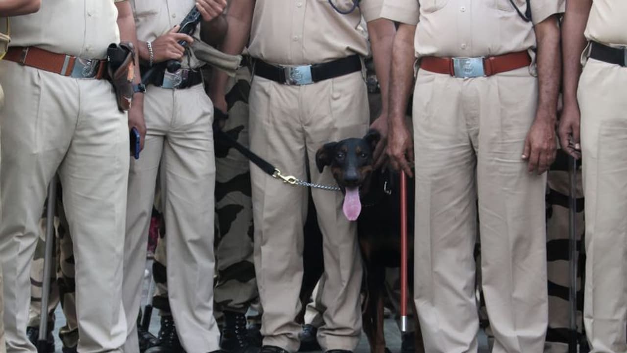  ഹോട്ടല്‍ വാടകക്കെടുത്ത് ഗുണ്ടകളുടെ വ്യാജപൊലീസ് സ്‌റ്റേഷന്‍, മാസങ്ങളോളം ഒറിജിനല്‍ പൊലീസിനെയും പറ്റിച്ചു!