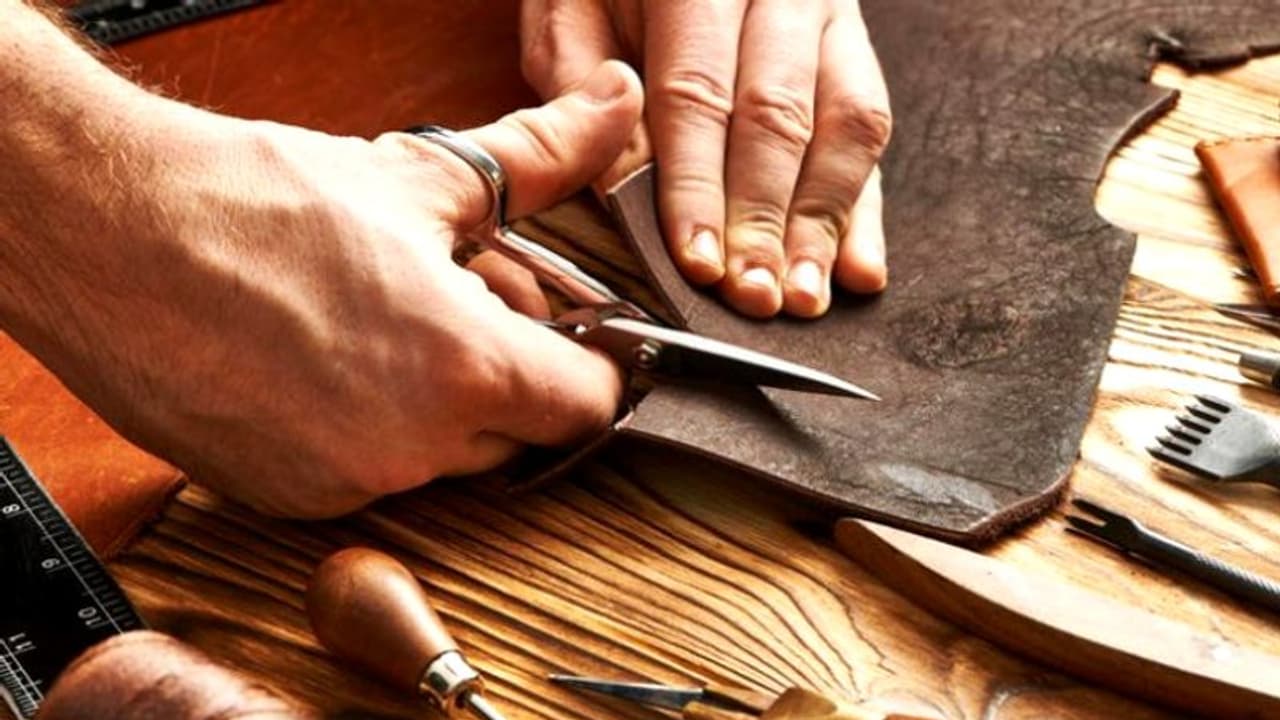 ആഗോള ഫാഷൻ ചെരുപ്പ് ബ്രാൻഡുകളുടെ പ്രിയ സ്ഥലം; 2,250 കോടി നിക്ഷേപ കരാറിൽ ഒപ്പുവെച്ച് തമിഴ്നാട് ആഗോള ഫാഷൻ ചെരുപ്പ് ബ്രാൻഡുകളുടെ പ്രിയ സ്ഥലം; 2,250 കോടി നിക്ഷേപ കരാറിൽ ഒപ്പുവെച്ച് തമിഴ്നാട്