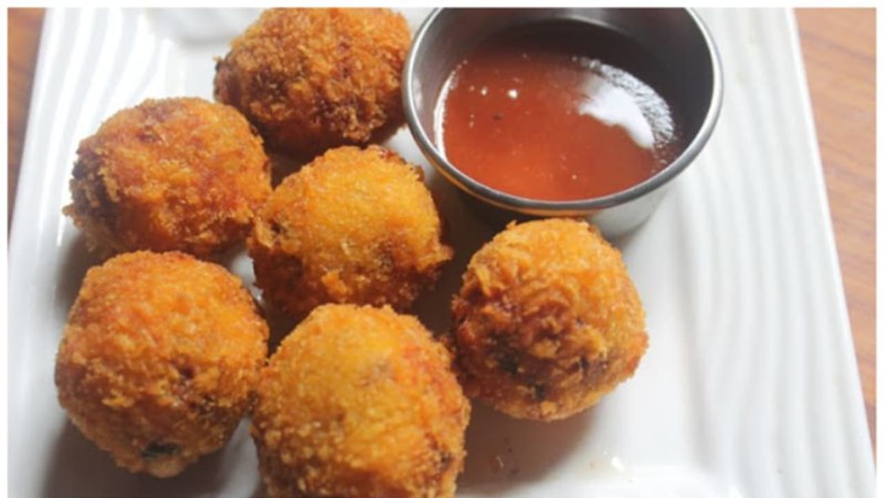 കുട്ടികളുടെ പ്രിയപ്പെട്ട ചിക്കൻ ചീസ് ബോൾ; റെസിപ്പി