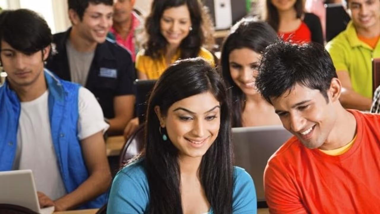  इस राज्य में टीचर की निकली बंपर वैकेंसी, जानिए क्या रखी योग्यता और कैसे होगी भर्ती....