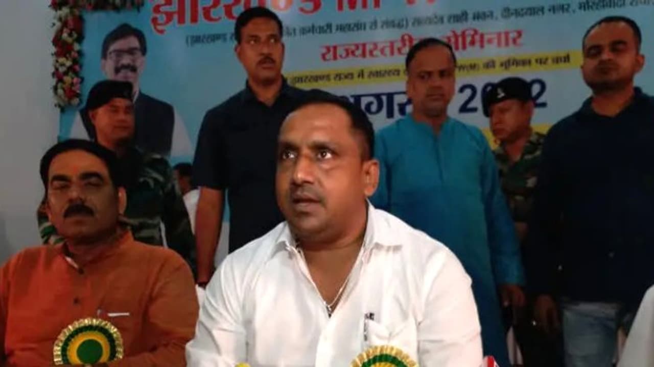 झारखंड के स्वास्थ्य मंत्री बन्ना गुप्ता का BJP पर हमला, बोले भाजपा मुंगेरी लाल के सपने देख रही है झारखंड के स्वास्थ्य मंत्री बन्ना गुप्ता का BJP पर हमला, बोले भाजपा मुंगेरी लाल के सपने देख रही है