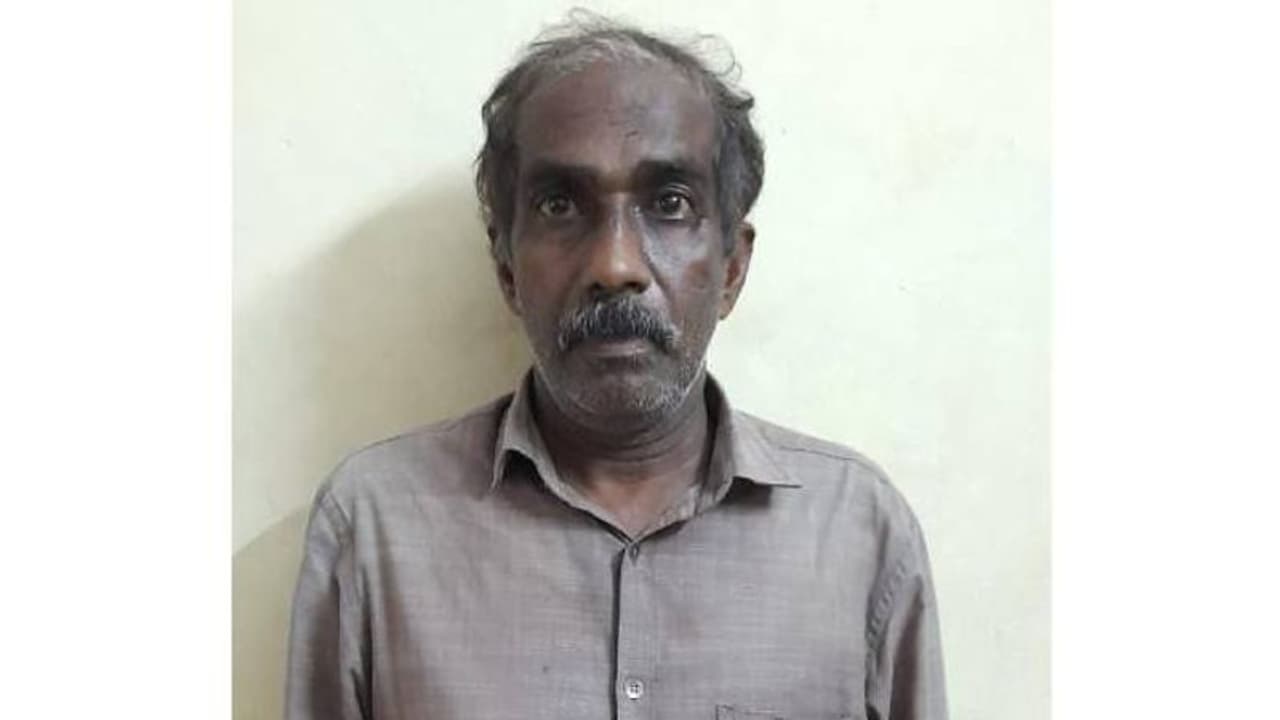 ഭാര്യയുടെ തലയ്ക്ക് വാക്കത്തിക്കൊണ്ട് വെട്ടി, കേസിൽ ഭർത്താവ് പിടിയിൽ ഭാര്യയുടെ തലയ്ക്ക് വാക്കത്തിക്കൊണ്ട് വെട്ടി, കേസിൽ ഭർത്താവ് പിടിയിൽ