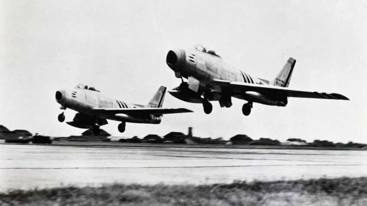 From the IAF vault: భారత వైమానిక దళ పరాక్రమ పైలట్లు.. పాక్ జెట్లు పేల్చిన ధీరులు From the IAF vault: భారత వైమానిక దళ పరాక్రమ పైలట్లు.. పాక్ జెట్లు పేల్చిన ధీరులు