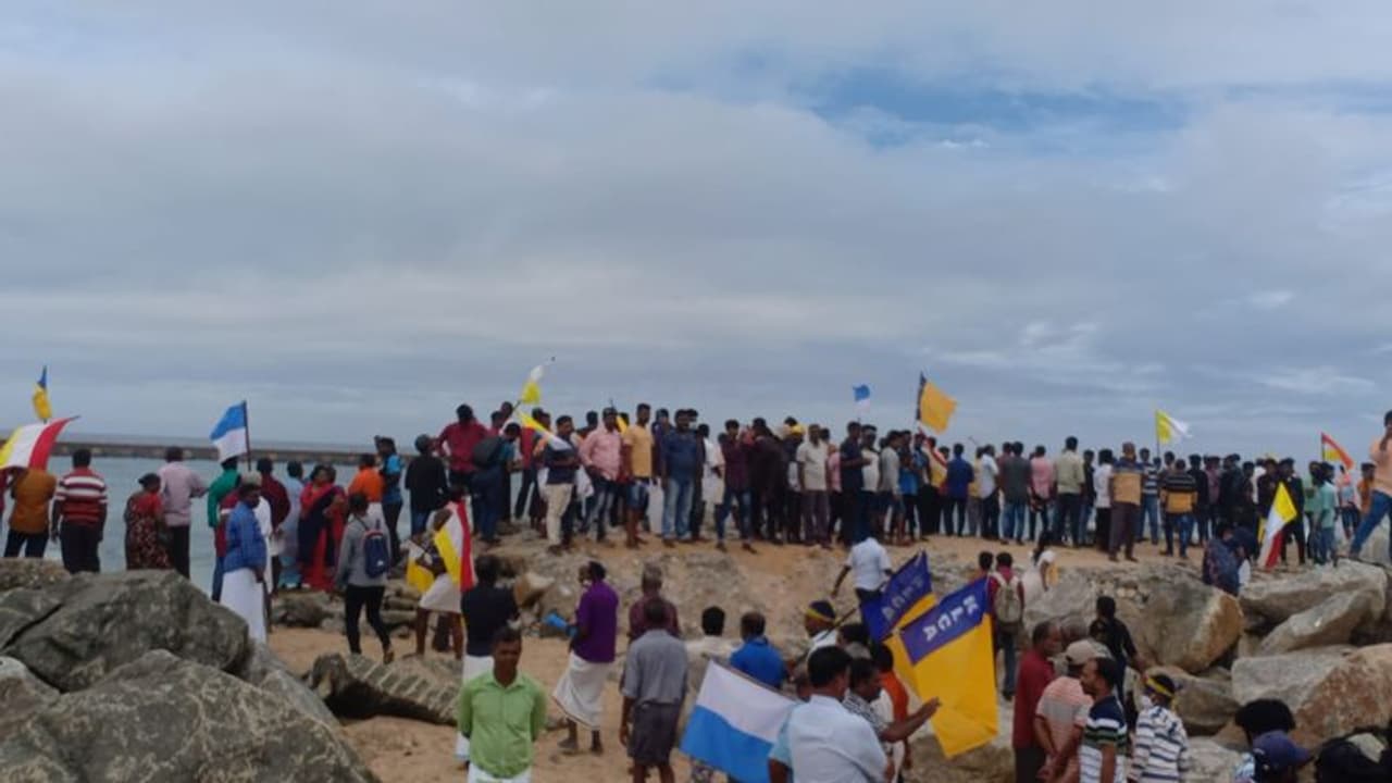 വിഴിഞ്ഞം തുറമുഖ നിർമാണം നിലച്ചിട്ട് 53 ദിവസം; അടുത്ത വര്ഷവും പണി തീരില്ല? നൂറ് കോടി നഷ്ടമെന്ന് അദാനി ഗ്രൂപ്പ് വിഴിഞ്ഞം തുറമുഖ നിർമാണം നിലച്ചിട്ട് 53 ദിവസം; അടുത്ത വര്ഷവും പണി തീരില്ല? നൂറ് കോടി നഷ്ടമെന്ന് അദാനി ഗ്രൂപ്പ്