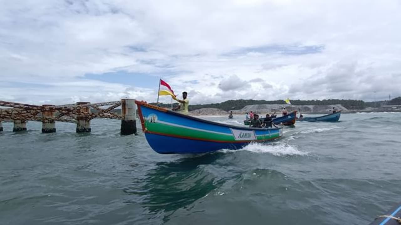 Protest against Vizhinjam seaport construction called off; Adani Group set to start construction Protest against Vizhinjam seaport construction called off; Adani Group set to start construction