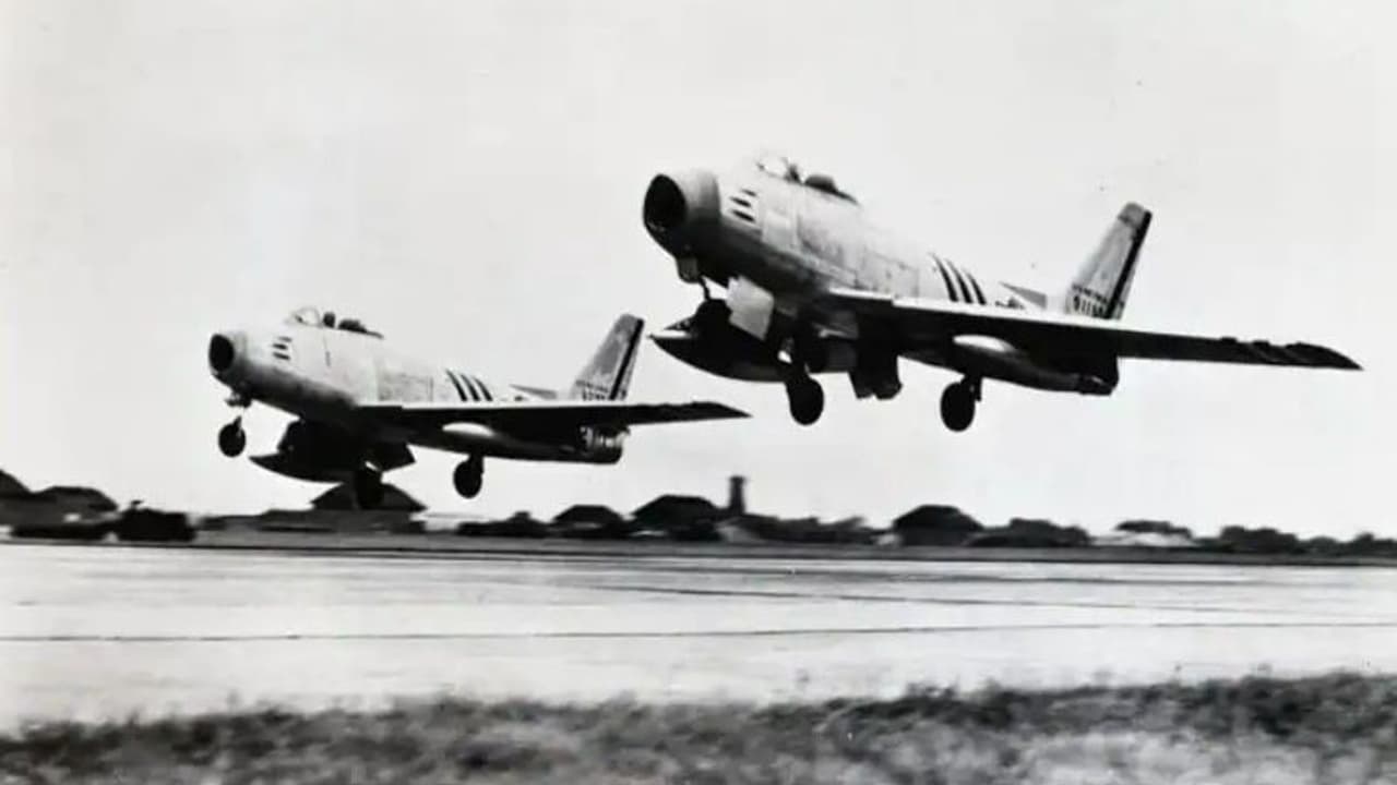 IAF Top Guns: जानें USAF से ट्रेंड भारतीय फाइटर पायलट्स की अनटोल्ड स्टोरी IAF Top Guns: जानें USAF से ट्रेंड भारतीय फाइटर पायलट्स की अनटोल्ड स्टोरी