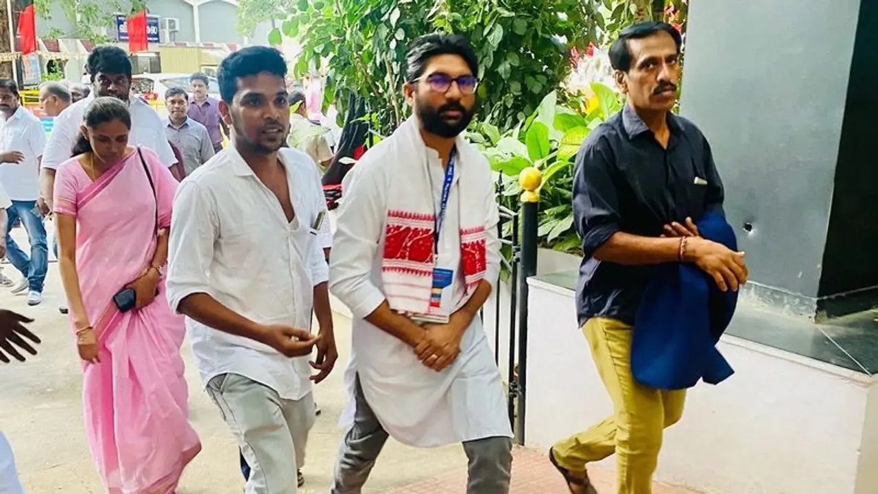 Gujarat Assembly Elections 2022: गुजरात की वडगाम विधानसभा सीट, यहां नहीं चला कांग्रेस बीजेपी का जादू Gujarat Assembly Elections 2022: गुजरात की वडगाम विधानसभा सीट, यहां नहीं चला कांग्रेस बीजेपी का जादू