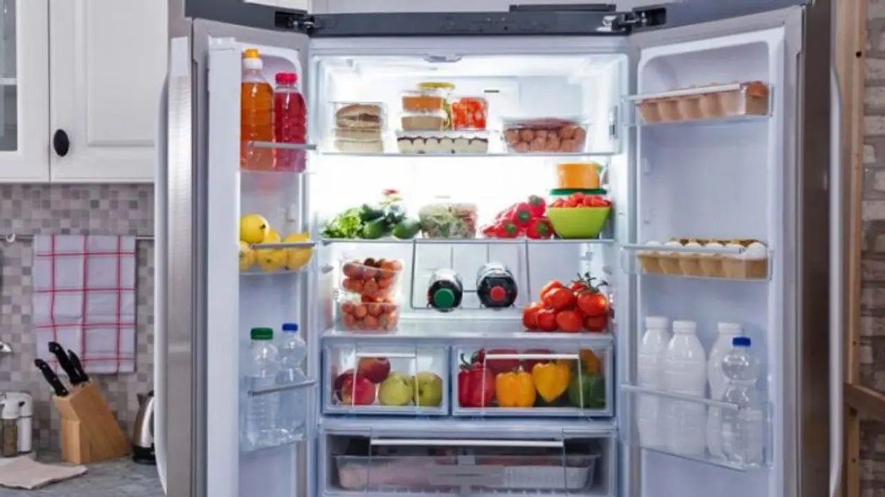 ഫ്രിഡ്ജിലെ ദുർ​ഗന്ധം അകറ്റാന്‍ ഇതാ ചില വഴികള്‍...