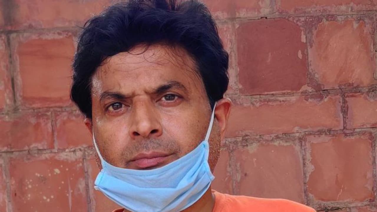 கொரோனா காலத்தில் பீகார் தொழிலாளர்களை விமானத்தில் அனுப்பி வைத்த டெல்லி விவசாயி தற்கொலை கொரோனா காலத்தில் பீகார் தொழிலாளர்களை விமானத்தில் அனுப்பி வைத்த டெல்லி விவசாயி தற்கொலை