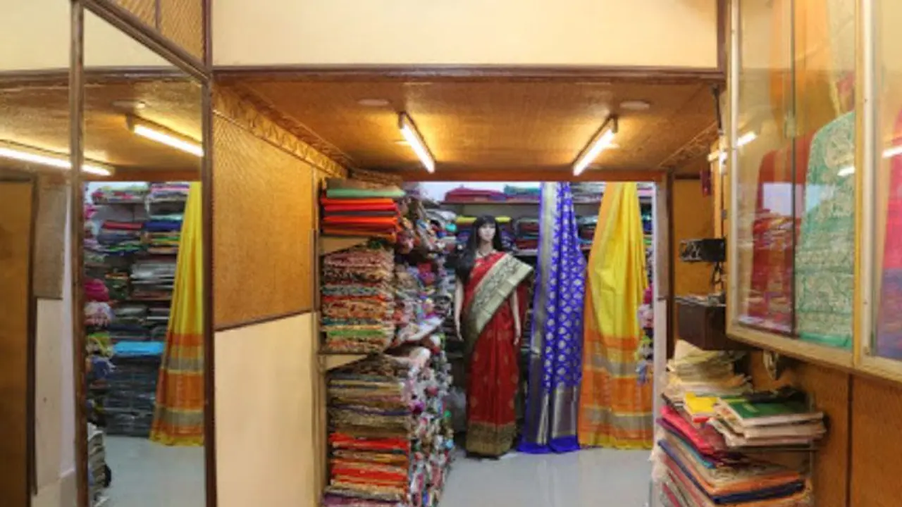 విజయవాడలో చీరల దొంగల ముఠా ... ఆటకట్టించిన డిప్యూటీ సీఎం కూతురు 