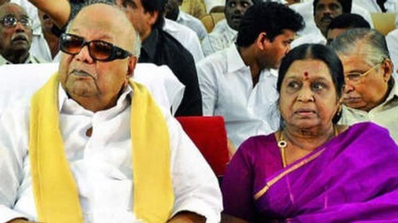 முன்னாள் முதலமைச்சர் கருணாநிதி மனைவிக்கு உடல்நிலை பாதிப்பு... சிகிச்சைக்காக அவசரமாக ஜெர்மனி பயணம்