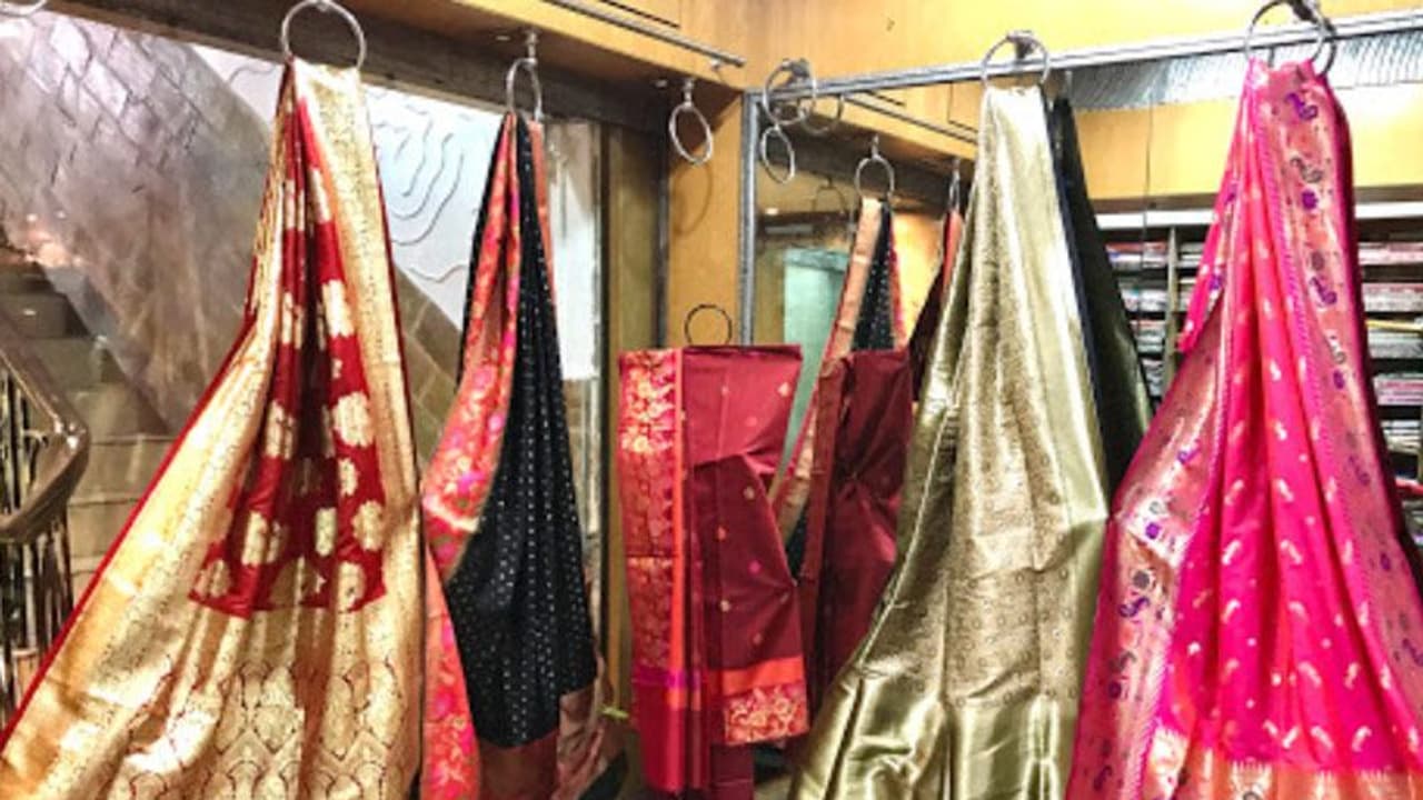 দুর্গাপুজোয় যদি সবার নজরে আসতে চান, তবে এই ট্রেডিং ড্রেসগুলি অবশ্যই শপিং লিস্টে রাখুন