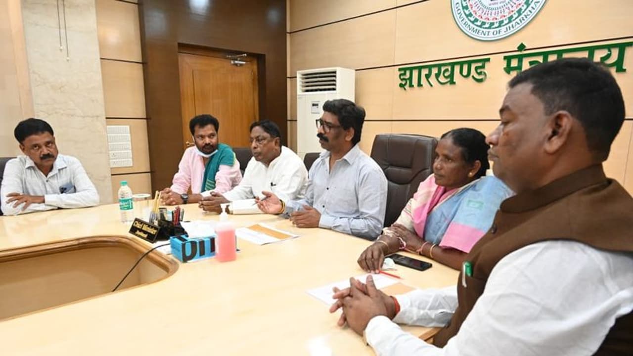 झारखंड में होगी 50 हजार सहायक शिक्षकों की नियुक्ति, कैबिनेट मीटिंग में राज्य सरकार ने लिया बड़ा फैसला