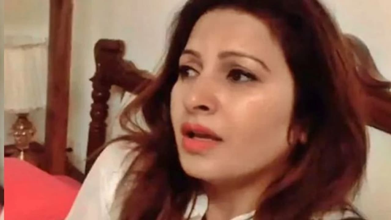 सोनाली फोगाट का पहले रेप किया बाद में कर दिया मर्डर, भाई ने गोवा पुलिस को बताया PA का घिनौना सच! सोनाली फोगाट का पहले रेप किया बाद में कर दिया मर्डर, भाई ने गोवा पुलिस को बताया PA का घिनौना सच!