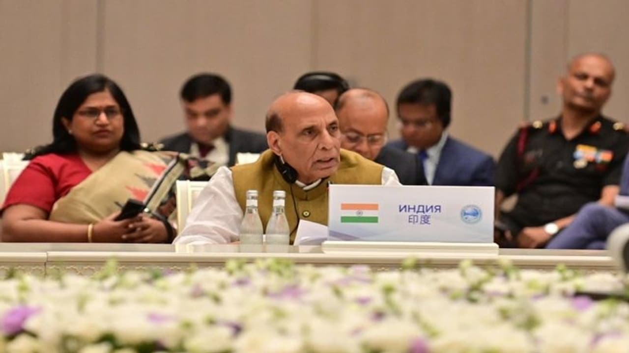 SCO के सम्मेलन में बोले रक्षा मंत्री राजनाथ सिंह मानवता के खिलाफ अपराध है आतंकवाद का हर रूप
