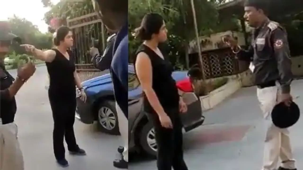 नोएडा की गालीबाज महिला को कोर्ट से मिली जमानत, सोसाइटी के गार्डों से बदसलूकी का वीडियो हुआ था वायरल नोएडा की गालीबाज महिला को कोर्ट से मिली जमानत, सोसाइटी के गार्डों से बदसलूकी का वीडियो हुआ था वायरल