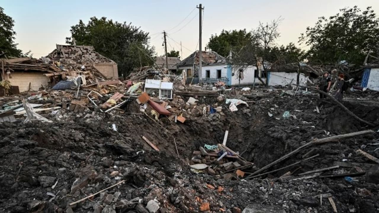 സ്വാതന്ത്ര്യദിനത്തിൽ യുക്രെയ്നിലെ റെയിൽവേ സ്റ്റേഷനിലേക്ക് റഷ്യൻ മിസൈൽ ആക്രമണം; 22 മരണം, ട്രെയിനിന് തീപിടിച്ചു