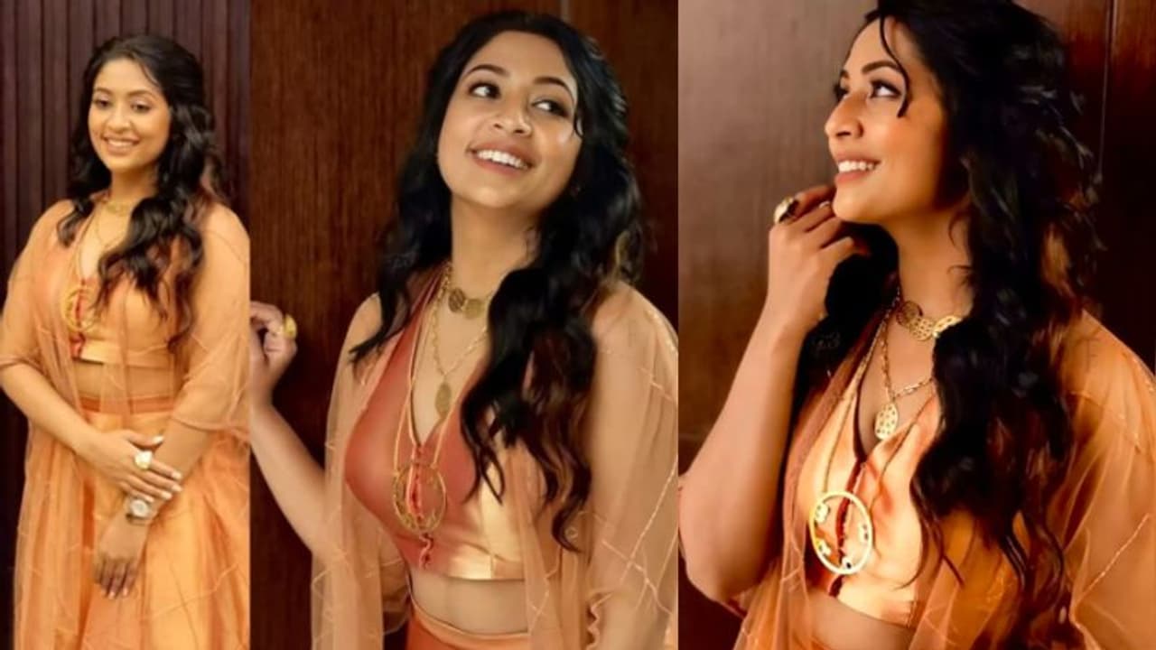 Navya Nair: സ്റ്റൈലിഷ് ലുക്കില്‍ നവ്യാ നായർ; വൈറലായി ഫോട്ടോഷൂട്ട് വീഡിയോ