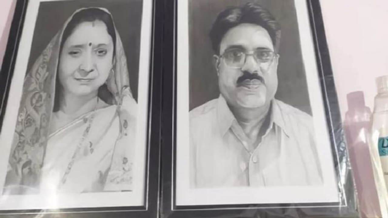 औरैया: स्कूल प्रबंधक समेत पत्नी व बेटे का कमरे में संदिग्ध हालत में मिला शव, घटना के पीछे सामने आ रही ये वजह औरैया: स्कूल प्रबंधक समेत पत्नी व बेटे का कमरे में संदिग्ध हालत में मिला शव, घटना के पीछे सामने आ रही ये वजह