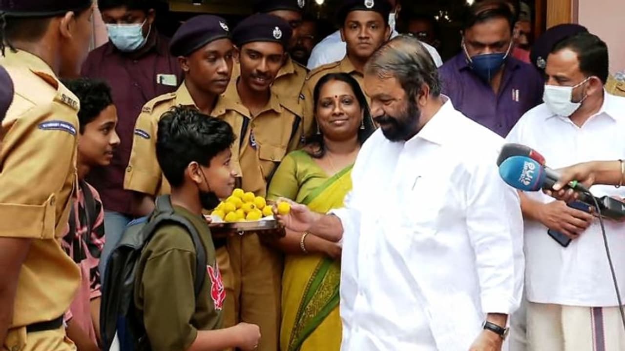 ഹയർസെക്കണ്ടറി, വൊക്കേഷണൽ ഹയർസെക്കണ്ടറി ക്ലാസുകൾക്ക് തുടക്കം, ആശങ്ക വേണ്ടെന്ന് വിദ്യാഭ്യാസ മന്ത്രി ഹയർസെക്കണ്ടറി, വൊക്കേഷണൽ ഹയർസെക്കണ്ടറി ക്ലാസുകൾക്ക് തുടക്കം, ആശങ്ക വേണ്ടെന്ന് വിദ്യാഭ്യാസ മന്ത്രി