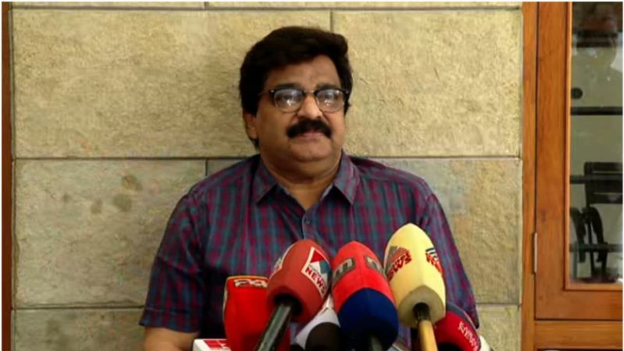 'സ്വവർഗ്ഗരതി അനുകൂലിക്കുന്നവനായി മാധ്യമങ്ങൾ ചിത്രീകരിച്ചു'; ശക്തമായി എതിർക്കുന്നുവെന്ന് എം കെ മുനീർ 'സ്വവർഗ്ഗരതി അനുകൂലിക്കുന്നവനായി മാധ്യമങ്ങൾ ചിത്രീകരിച്ചു'; ശക്തമായി എതിർക്കുന്നുവെന്ന് എം കെ മുനീർ