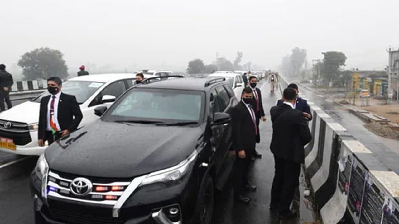 మరోసారి తెరపైకి పీఎం మోడీ భద్రతా ఉల్లంఘన..! పంజాబ్ పోలీసు ఉన్నతాధికారులపై చర్యలు..!! మరోసారి తెరపైకి పీఎం మోడీ భద్రతా ఉల్లంఘన..! పంజాబ్ పోలీసు ఉన్నతాధికారులపై చర్యలు..!!