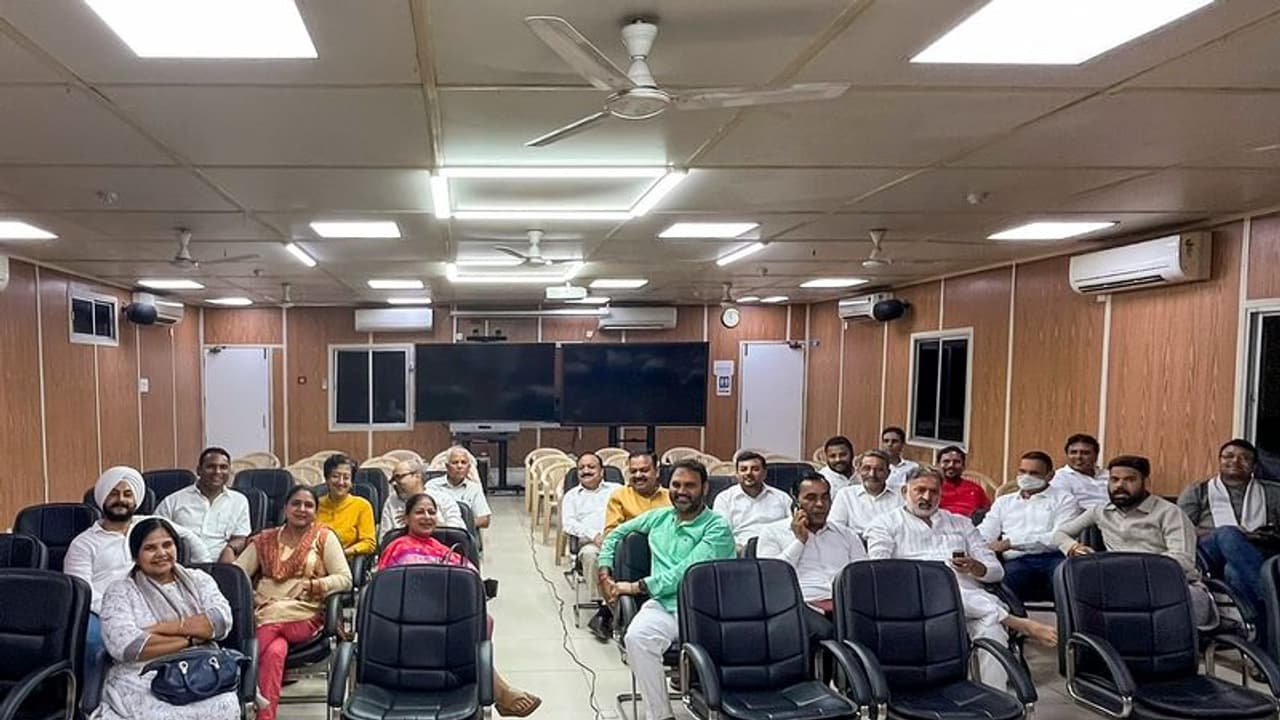 ‘’40 ಶಾಸಕರಿಗೆ ಬಿಜೆಪಿ ಆಮಿಷ: ಆಪರೇಷನ್ ಕಮಲ ವಿಫಲವಾಗಲೆಂದು ರಾಜ್‌ಘಾಟ್‌ ಬಳಿ ಪ್ರಾರ್ಥನೆ’’