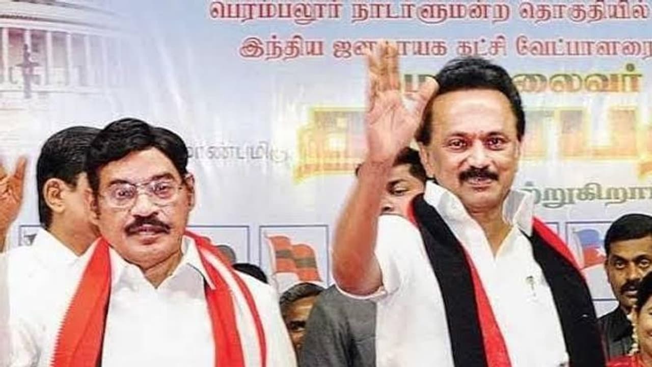 தனியாகவே ஜெயிச்சிருப்பேன்.. போகா கூடாத இடத்திற்கு போய் விட்டேன் ஸ்டாலினை குத்தி கிழிக்கும் பாரி வேந்தர் தனியாகவே ஜெயிச்சிருப்பேன்.. போகா கூடாத இடத்திற்கு போய் விட்டேன் ஸ்டாலினை குத்தி கிழிக்கும் பாரி வேந்தர்