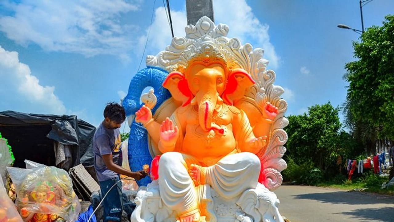 जीवन में बनी रहे प्रगति.. भगवान गणेश से सीख सकते हैं सफलता से जुड़े ये खास मंत्र जीवन में बनी रहे प्रगति.. भगवान गणेश से सीख सकते हैं सफलता से जुड़े ये खास मंत्र