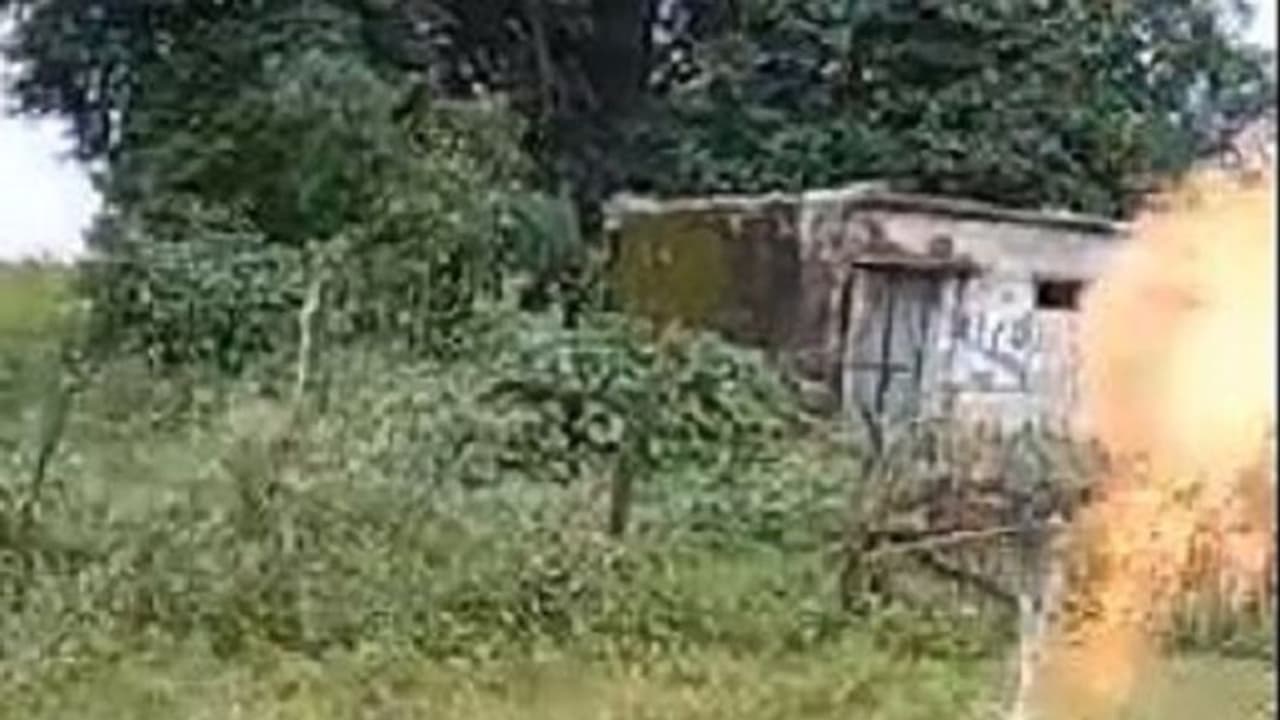 ನೀರು, ಬೆಂಕಿ ಎರಡನ್ನೂ ಉಗುಳುತ್ತಿದೆ ಈ ಕೈ ಪಂಪ್..! ವಿಡಿಯೋ ವೈರಲ್ ನೀರು, ಬೆಂಕಿ ಎರಡನ್ನೂ ಉಗುಳುತ್ತಿದೆ ಈ ಕೈ ಪಂಪ್..! ವಿಡಿಯೋ ವೈರಲ್