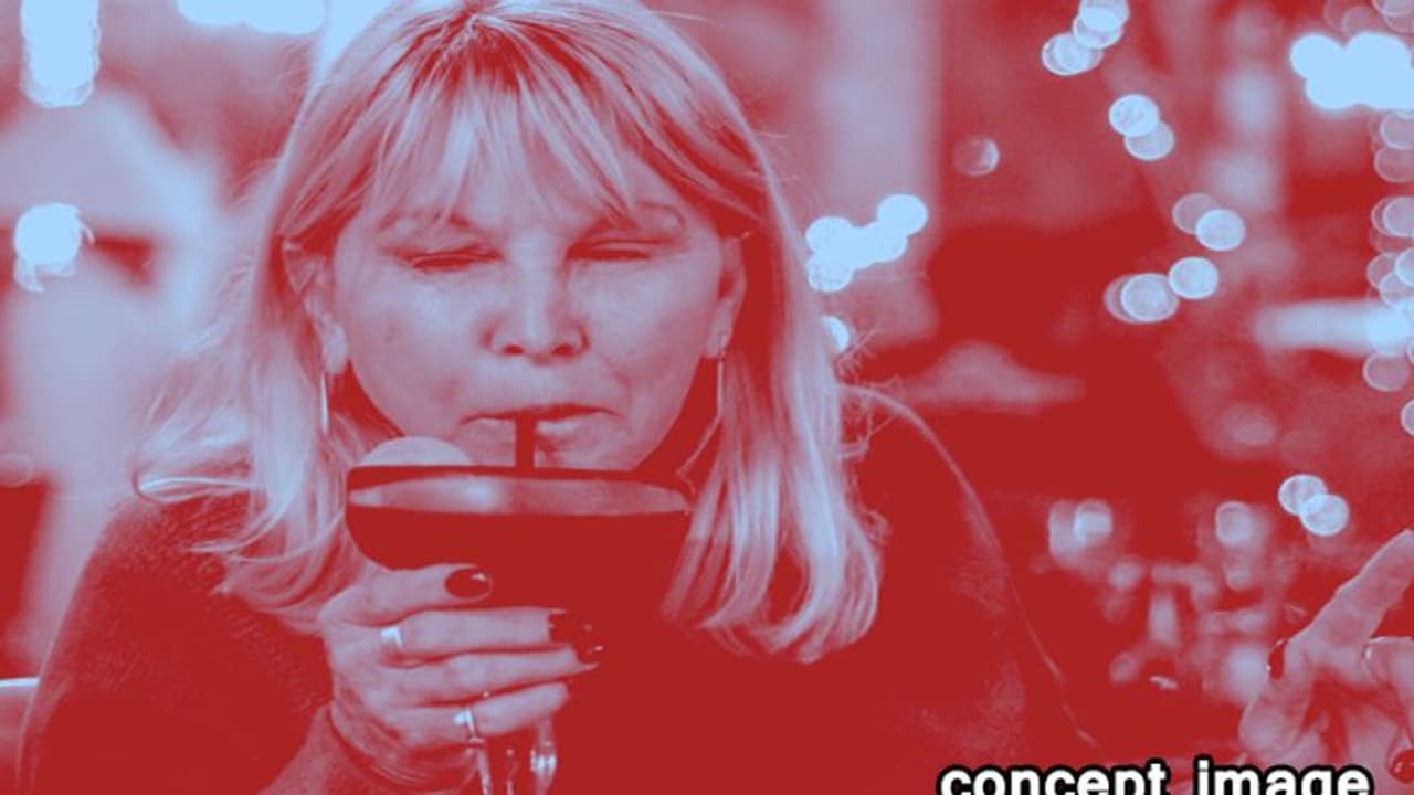 ब्लैक डायरी:50 की आंटी अचानक हो गई हैं 'जवान', करने लगी हैं लड़कों के साथ फ्लर्ट ब्लैक डायरी:50 की आंटी अचानक हो गई हैं 'जवान', करने लगी हैं लड़कों के साथ फ्लर्ट