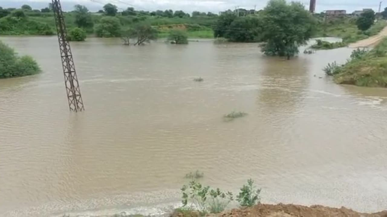 అల్లూరి జిల్లాను ముంచెత్తిన గోదావరి వరద నీరు: ముంపులోనే 115 గిరిజన గ్రామాలు అల్లూరి జిల్లాను ముంచెత్తిన గోదావరి వరద నీరు: ముంపులోనే 115 గిరిజన గ్రామాలు